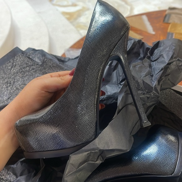 YVES SAINT LAURENT RIVE GAUCHE PATENT LEATHER PUMPS - Picture 6 of 7